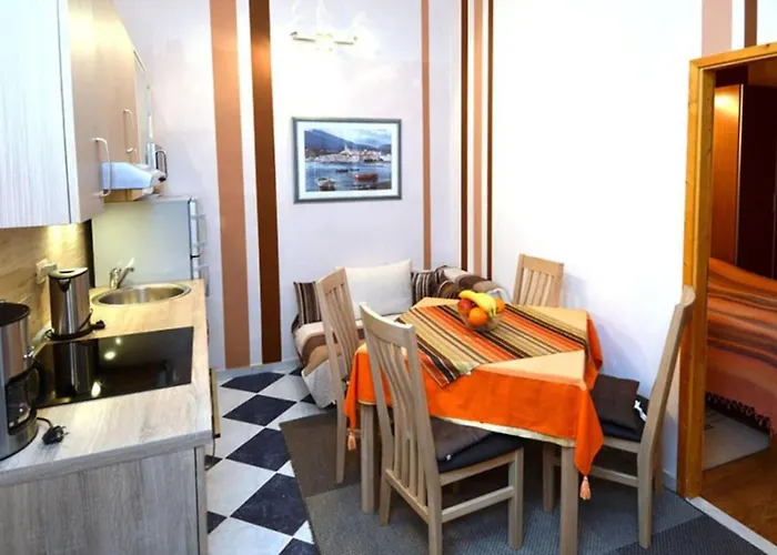 아파트 Mediteran With Garden Next To And Old Town