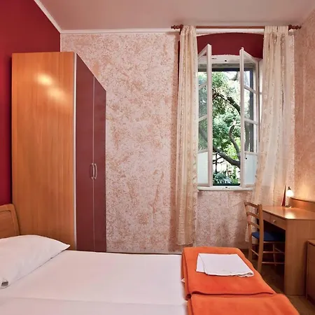 Апартаменты Mediteran With Garden Next To And Old Town