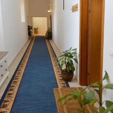 Mediteran With Garden Next To And Old Town Дубровник