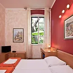Mediteran With Garden Next To And Old Town *