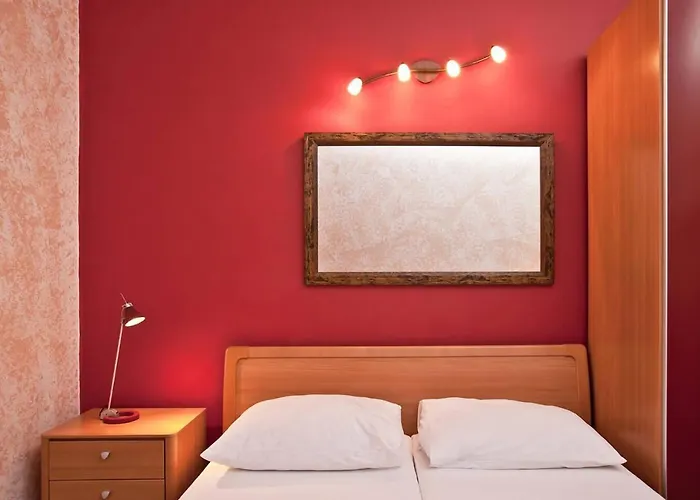 Mediteran With Garden Next To And Old Town Διαμέρισμα *