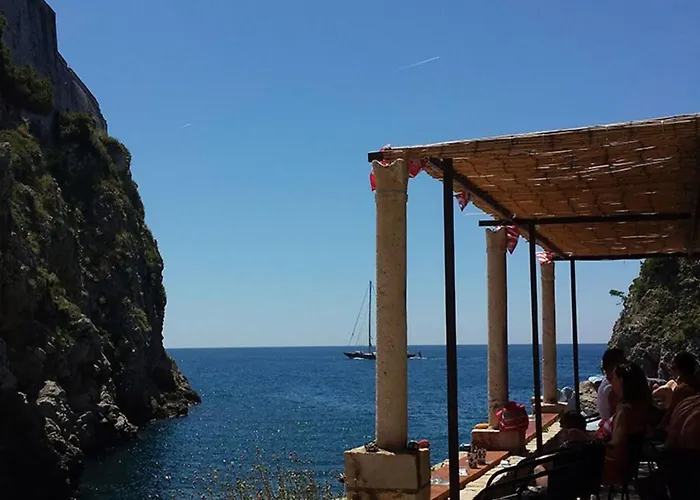 Mediteran With Garden Next To And Old Town Διαμέρισμα