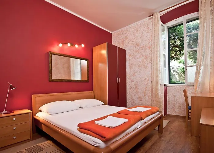 Mediteran With Garden Next To And Old Town Διαμέρισμα *